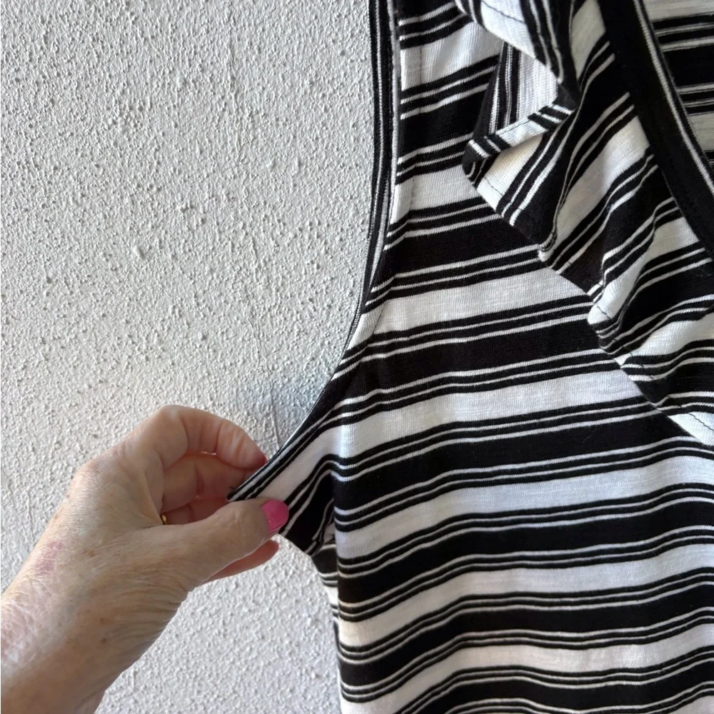 White House Black Market‎ XL Sleeveless Ruffle V Neck Stripe Tank Casual Beach